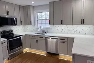 5623 Glenwood Mews Dr, Alexandria, VA 22315 - Photo 5