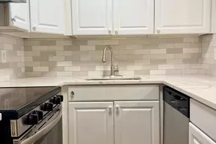 9618 Inverary Ct, Lorton, VA 22079 - Photo 7