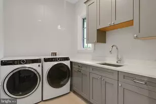 305 Old Court House Rd NE, Vienna, VA 22180 - Photo 35