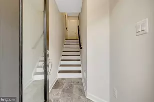 9283 Wood Violet Ct, Fairfax, VA 22031 - Photo 5