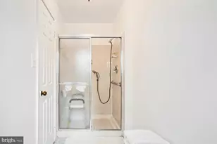 9007 Edgepark Rd, Vienna, VA 22182 - Photo 43