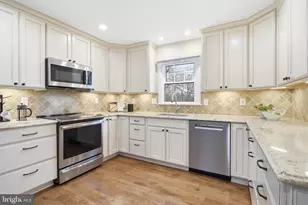 9820 Westwood Manor Ct, Burke, VA 22015 - Photo 11