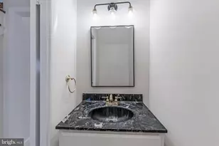 13130 Pavilion Ln, Fairfax, VA 22033 - Photo 33