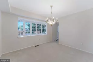 13130 Pavilion Ln, Fairfax, VA 22033 - Photo 15