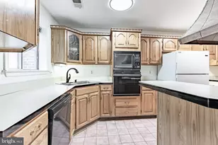 8031 Merry Oaks Ct, Vienna, VA 22182 - Photo 9