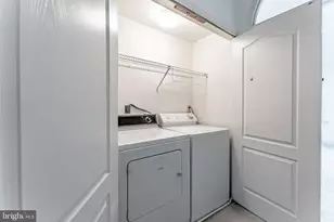 8031 Merry Oaks Ct, Vienna, VA 22182 - Photo 29