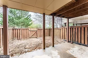 8031 Merry Oaks Ct, Vienna, VA 22182 - Photo 19