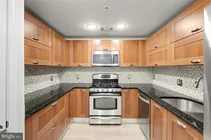 2451 Midtown Ave, Alexandria, VA 22303 - Photo 7