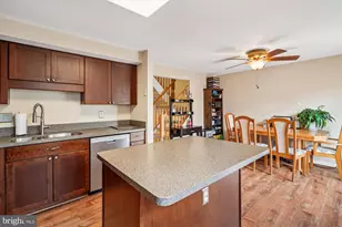 14701 Winterfield Ct, Centreville, VA 20120 - Photo 17