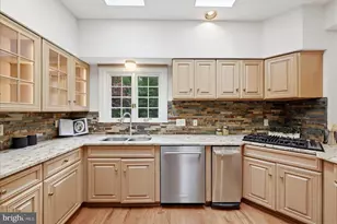 10105 Walker Lake Dr, Great Falls, VA 22066 - Photo 43