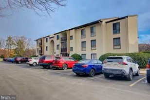 613 Center St, Herndon, VA 20170 - Photo 1