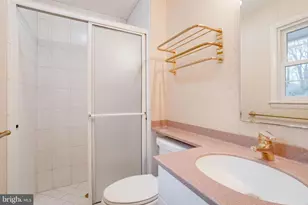 9018 Hamilton Dr, Fairfax, VA 22031 - Photo 23