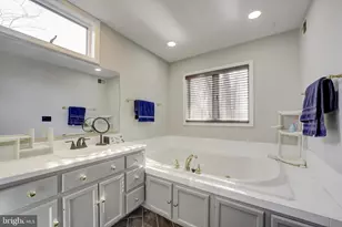 10600 Hunter Station Rd, Vienna, VA 22181 - Photo 15