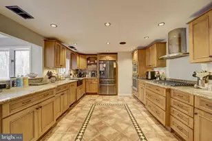 10600 Hunter Station Rd, Vienna, VA 22181 - Photo 9