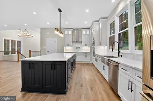 11600 Blue Ridge Ln, Great Falls, VA 22066 - Photo 11