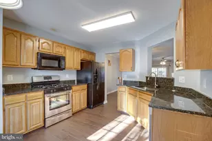 6808 Compton Valley Pl, Centreville, VA 20121 - Photo 5