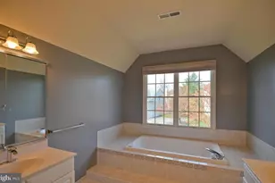 2821 Thistleberry Ct, Herndon, VA 20171 - Photo 17