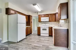 9707 Glenway Ct, Burke, VA 22015 - Photo 7