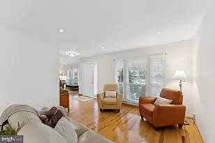 13901 Waverly Creek Ct, Chantilly, VA 20151 - Photo 9