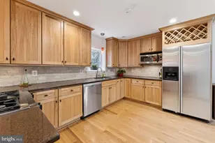 13901 Waverly Creek Ct, Chantilly, VA 20151 - Photo 13