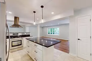 6602 Greenview Ln, Springfield, VA 22152 - Photo 7