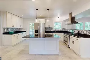 6602 Greenview Ln, Springfield, VA 22152 - Photo 11