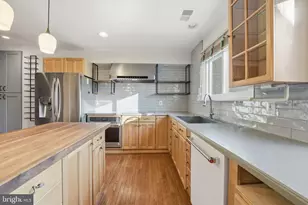 1528 Goldenrain Ct, Reston, VA 20190 - Photo 9