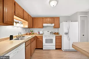 1660 Sierra Woods Dr, Reston, VA 20194 - Photo 7