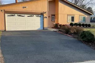 2537 Oakhampton Pl, Herndon, VA 20171 - Photo 3