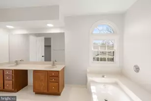 14379 Round Lick Ln, Centreville, VA 20120 - Photo 51