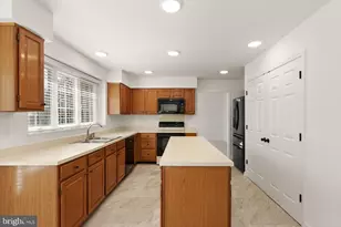 14379 Round Lick Ln, Centreville, VA 20120 - Photo 23