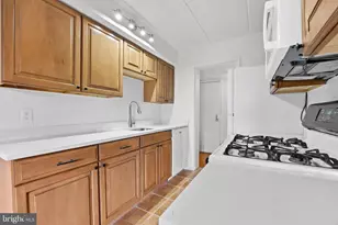 2305 Freetown Ct, Reston, VA 20191 - Photo 5