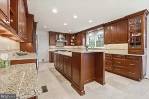15456 Waters Creek Dr, Centreville, VA 20120 - Photo 3