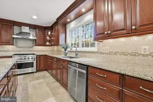 15456 Waters Creek Dr, Centreville, VA 20120 - Photo 5