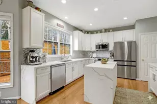 7374 Pohick Ridge Ct, Springfield, VA 22153 - Photo 9