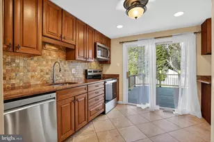 12608 Little Stones Ln, Herndon, VA 20170 - Photo 5