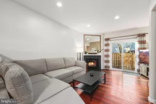 11276 Silentwood Ln, Reston, VA 20191 - Photo 7