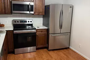 8216 Catbird Cir, Lorton, VA 22079 - Photo 5