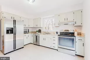 5802 Silchester St, Burke, VA 22015 - Photo 3