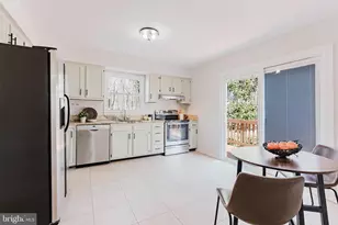 5802 Silchester St, Burke, VA 22015 - Photo 13