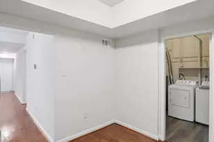 7914 Bentley Village Dr, Springfield, VA 22152 - Photo 13