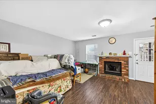 14200 Beddingfield Way, Centreville, VA 20121 - Photo 3