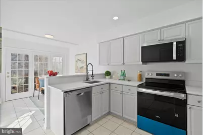 6121 Wellington Commons Drive, Alexandria, VA 22310 - Photo 9