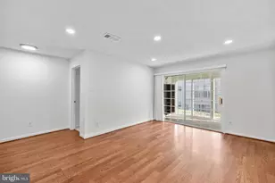 12101 Green Leaf Ct, Fairfax, VA 22033 - Photo 7