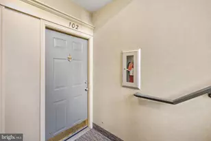 12101 Green Leaf Ct, Fairfax, VA 22033 - Photo 3