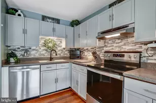 14135 Betsy Ross Ln, Centreville, VA 20121 - Photo 9