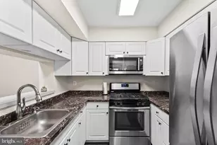 5915 Havener House Way, Centreville, VA 20120 - Photo 13