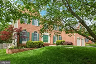 2859 Cherry Branch Ln, Herndon, VA 20171 - Photo 3