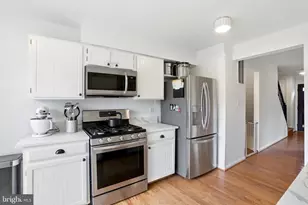 5734 Edgewater Oak Ct, Burke, VA 22015 - Photo 9