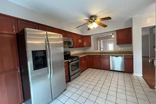 12002 Lisa Marie Ct, Fairfax, VA 22033 - Photo 3